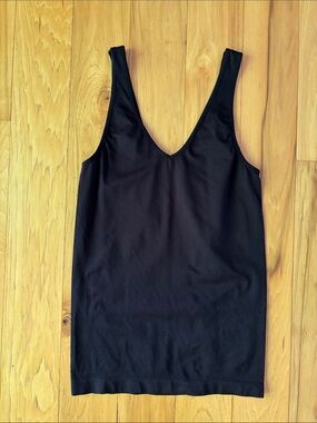 Nordstrom Rack Black Seamless Reversible Tank Top V-Neck Scoop Neck Women's L